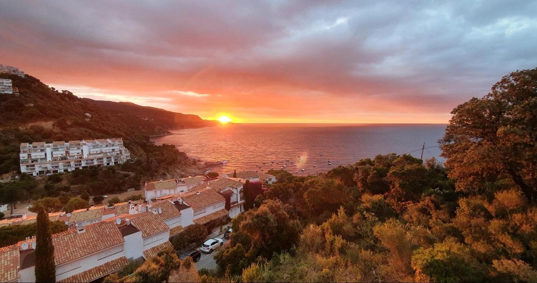 ⭑ Sea Views + Private Beach. What Else? ⭑ Tossa de Mar Esterno foto